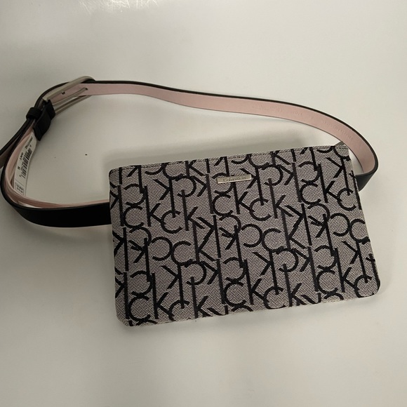 Calvin Klein Zip Belt Bag - Picture 2 of 4